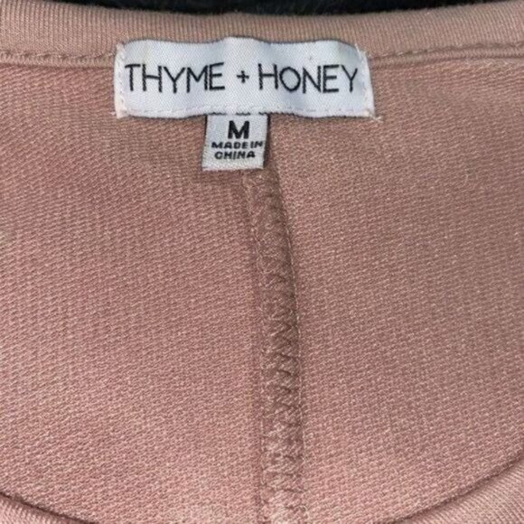 👗 🌸 Thyme and Honey Shift Crushed Rose Dress - Picture 3 of 5